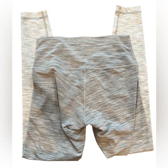 Lululemon 8 Wunder under hr - Picture 2 of 5